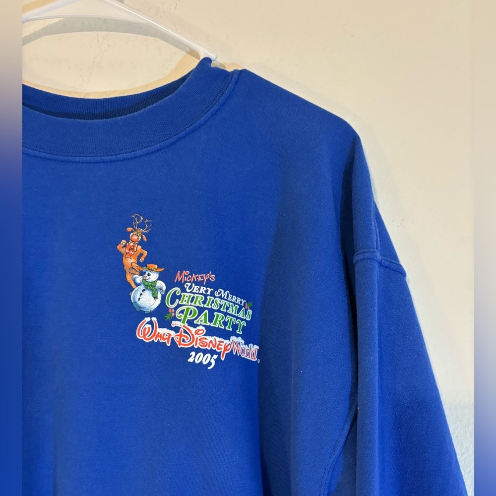 Vintage 2005 Disney World Very Merry Christmas Party Sweatshirt • Sz L •USA Made